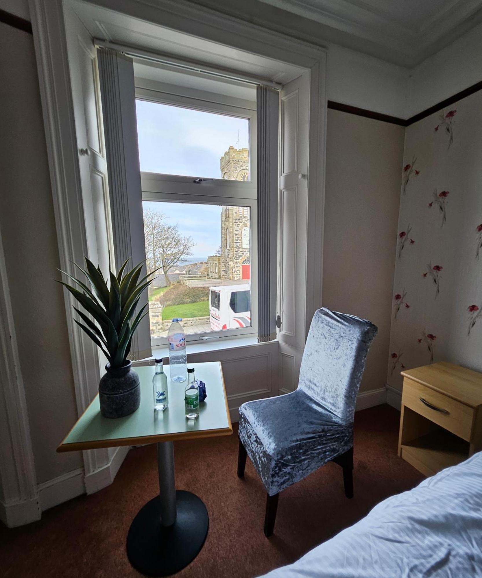 Station Hotel Portsoy Luaran gambar