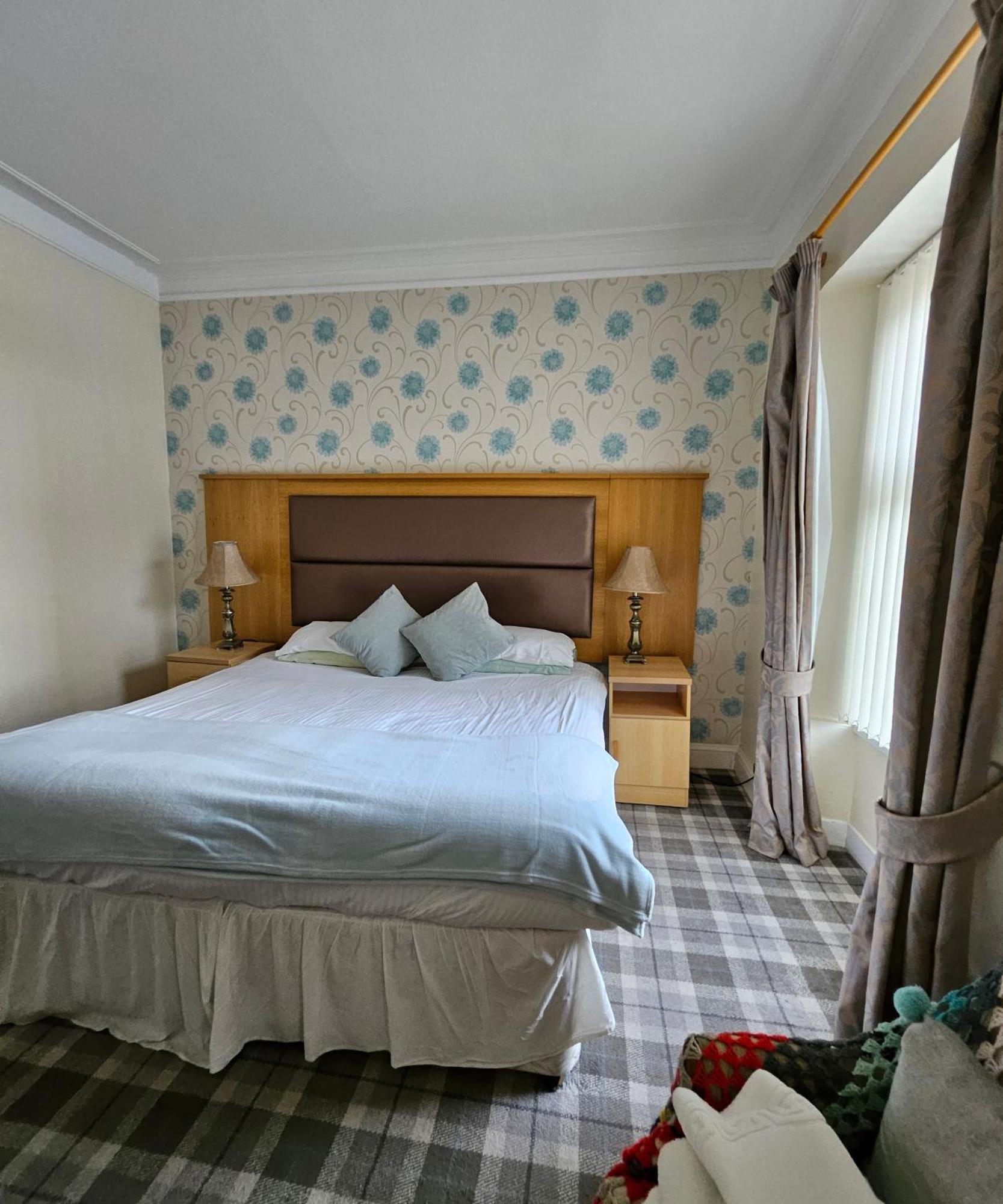 Station Hotel Portsoy Luaran gambar