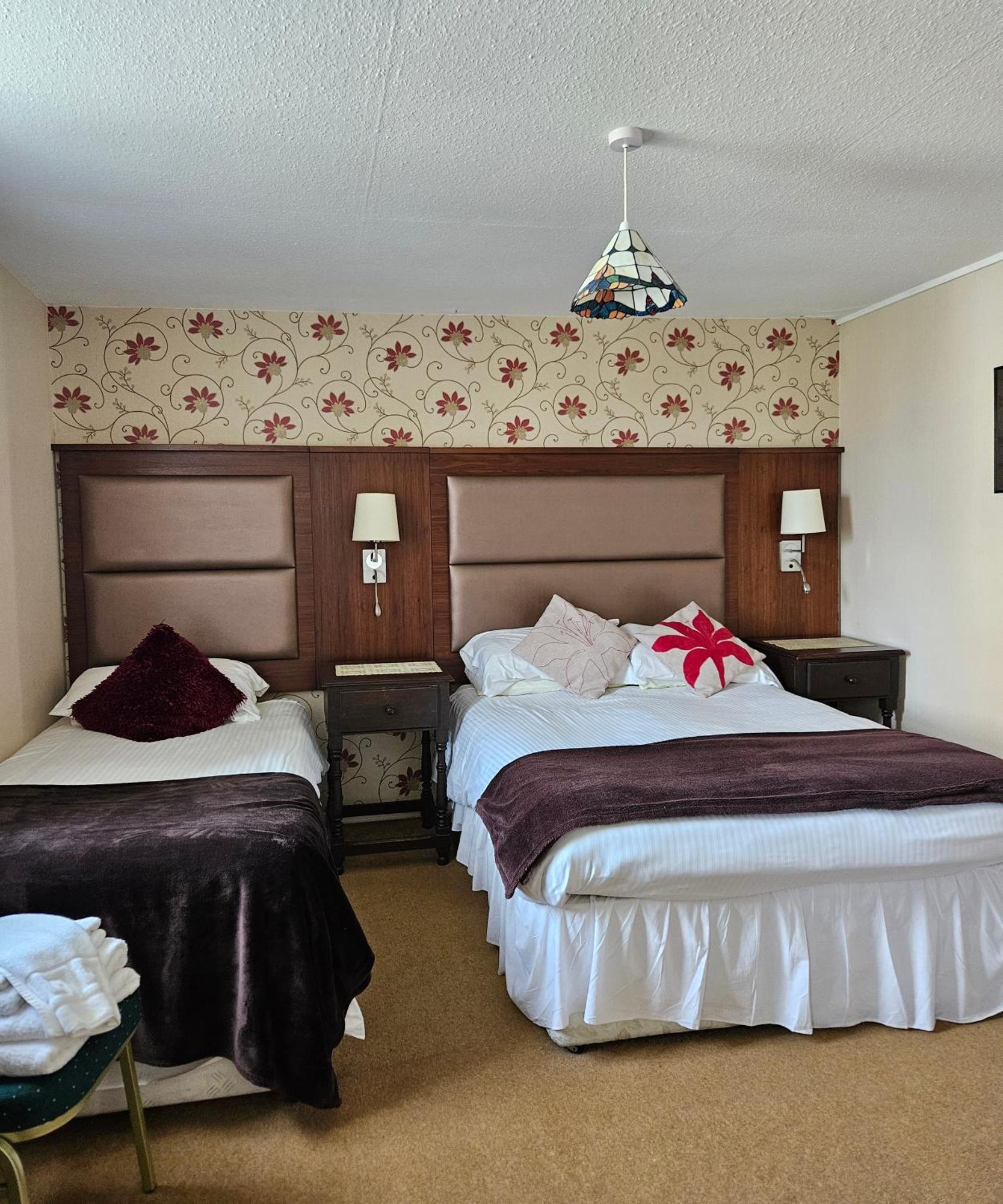 Station Hotel Portsoy Luaran gambar
