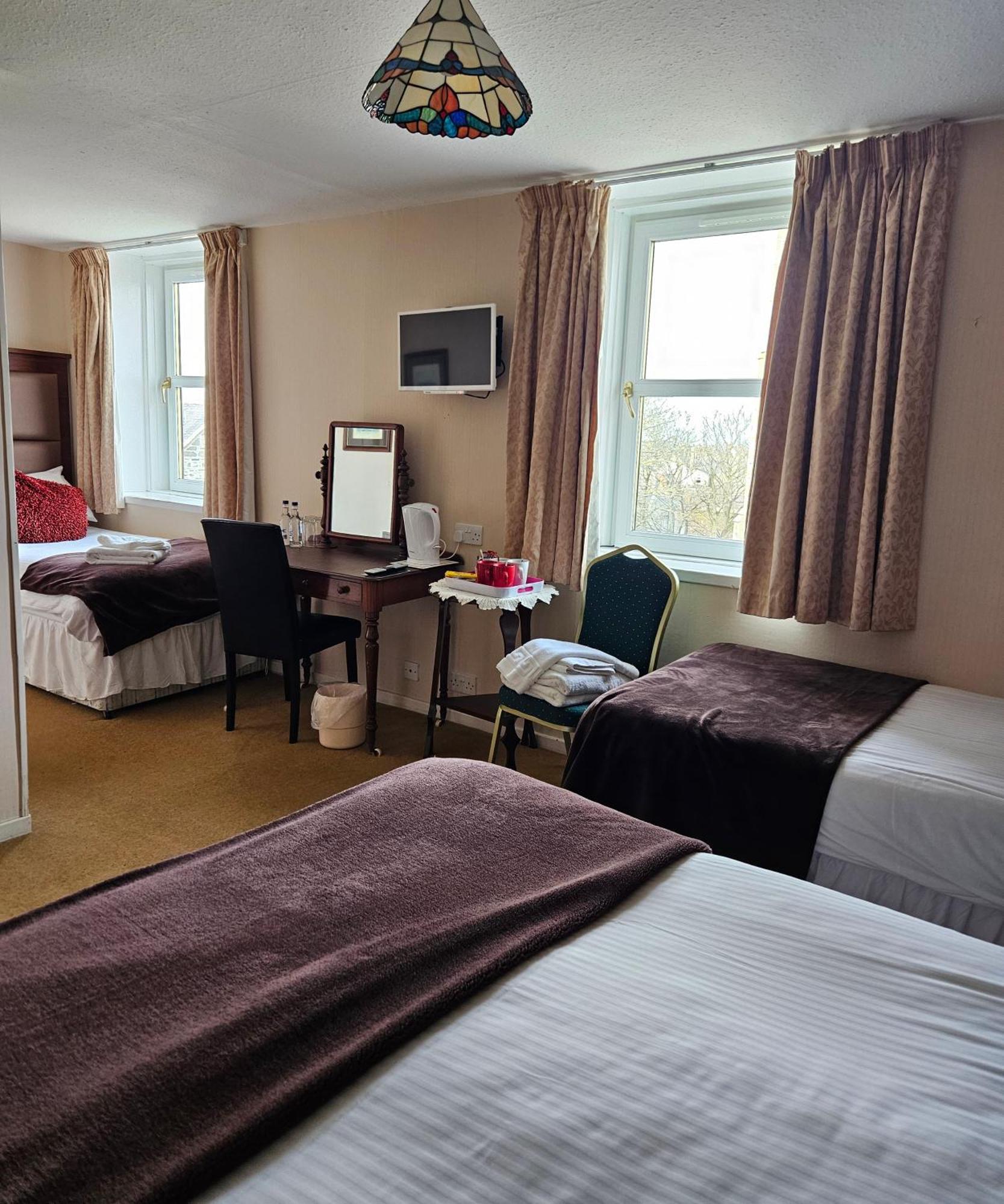 Station Hotel Portsoy Luaran gambar