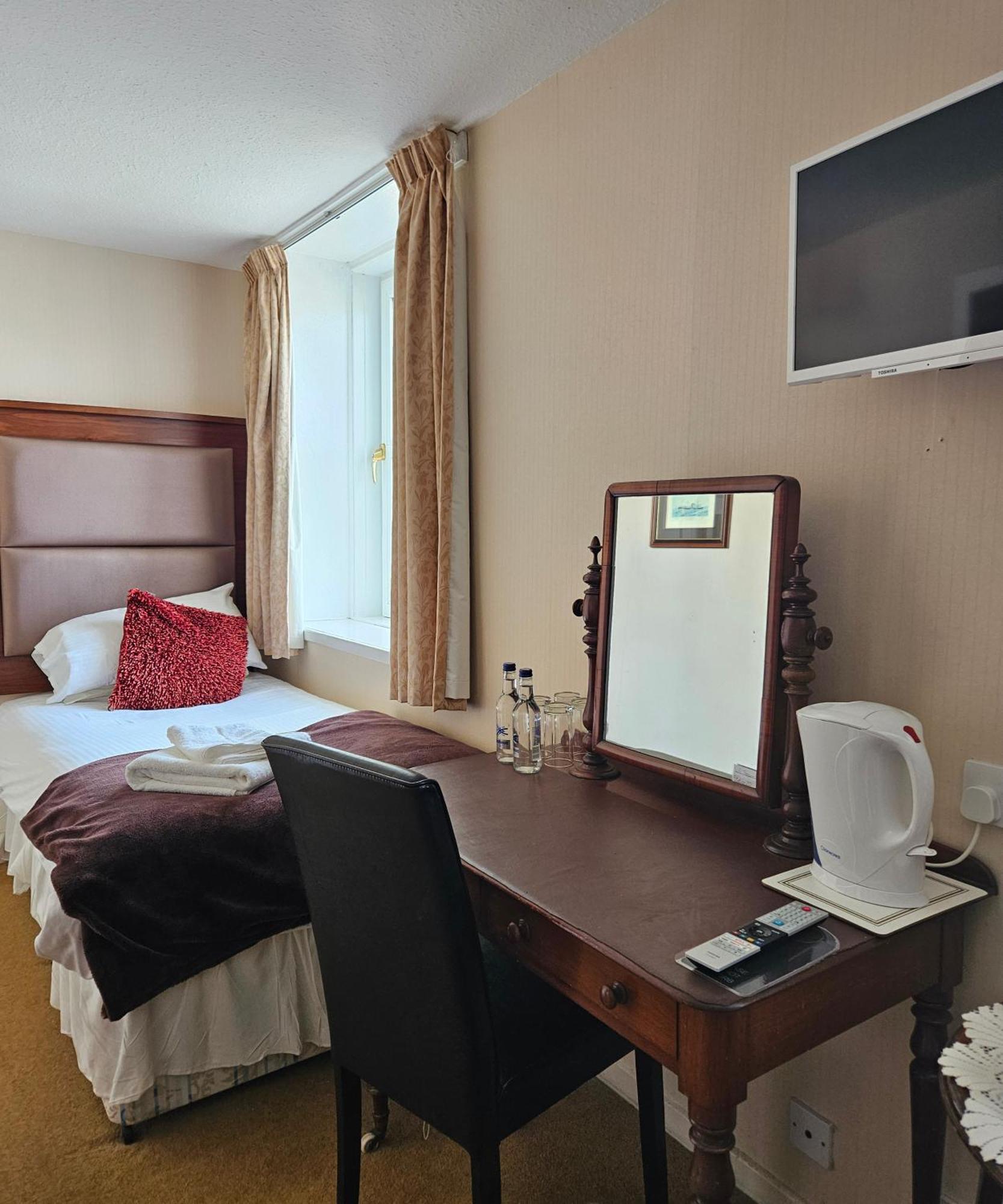 Station Hotel Portsoy Luaran gambar