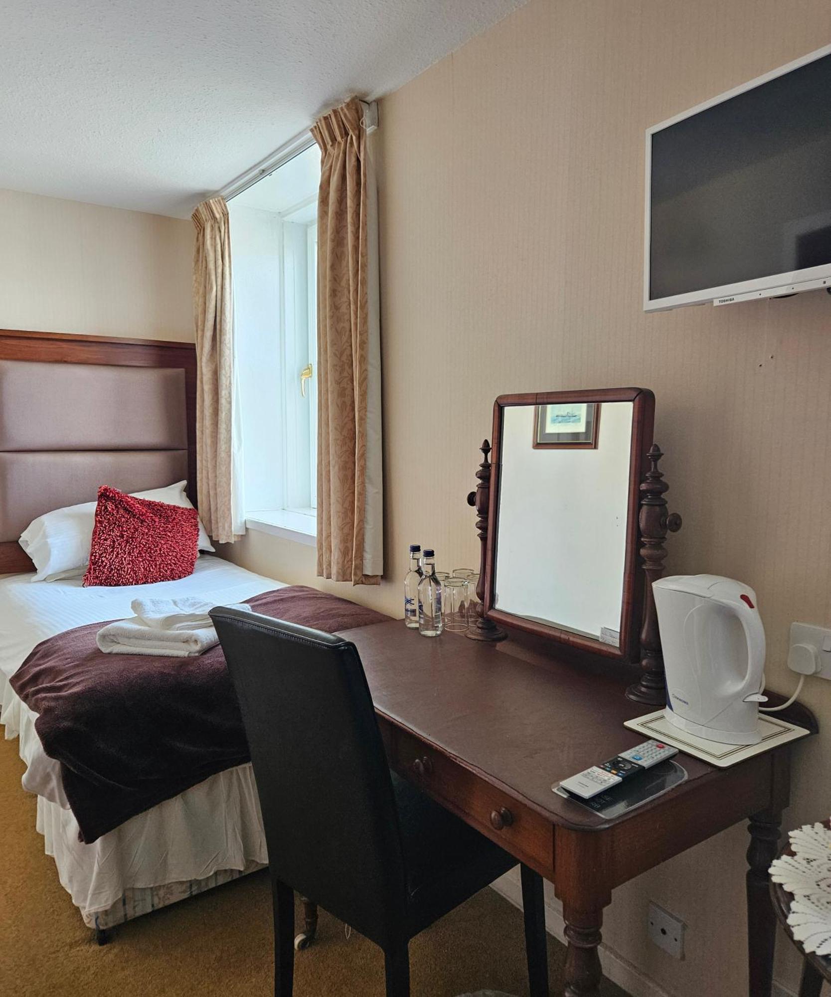 Station Hotel Portsoy Luaran gambar