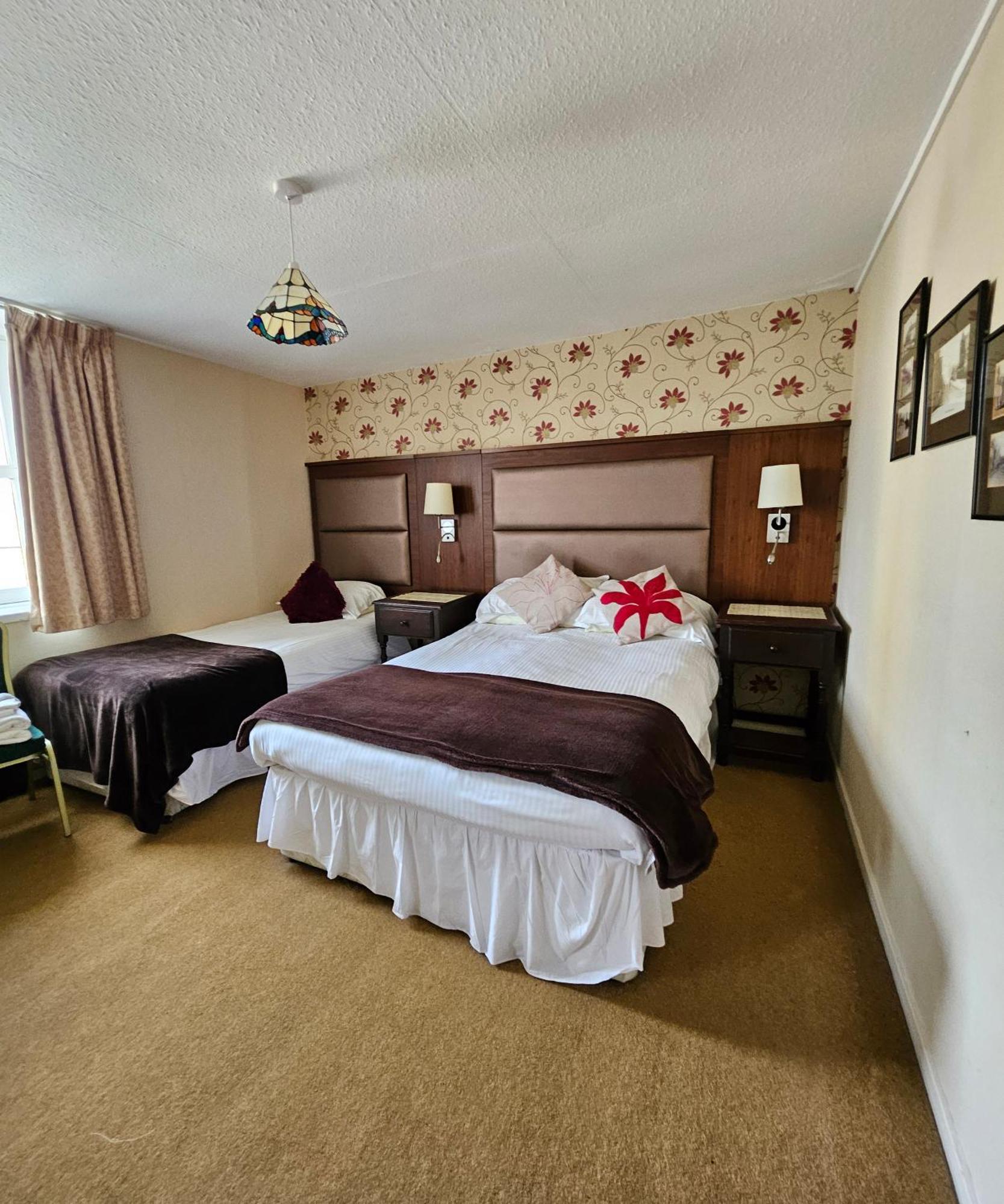 Station Hotel Portsoy Luaran gambar