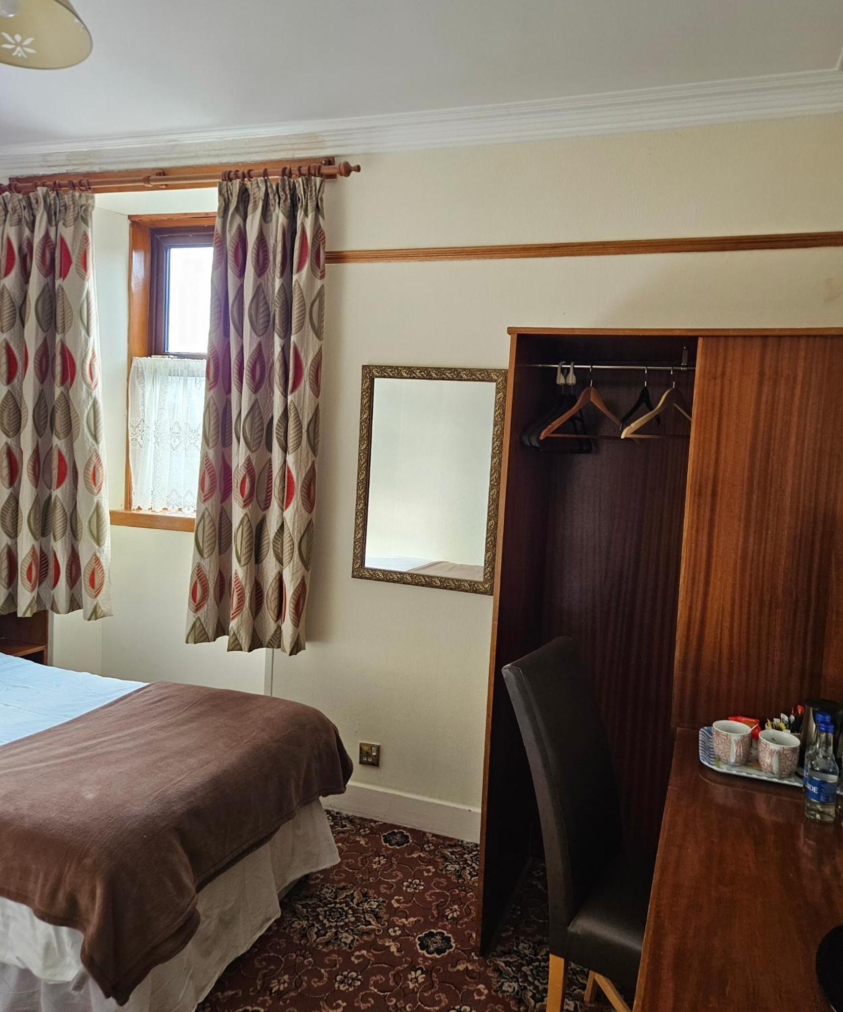 Station Hotel Portsoy Luaran gambar